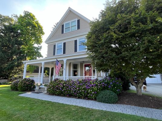 Exterior, Facade, Queen Anne Victorian