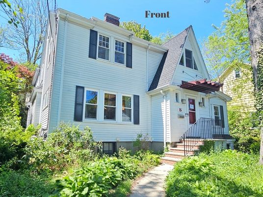 Exterior, Facade, Queen Anne Victorian