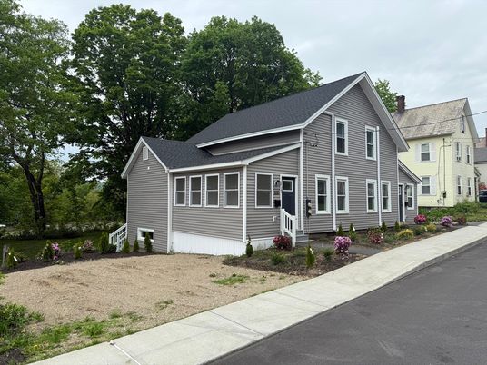 Exterior, Facade, Farmhouse