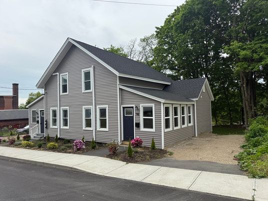 Exterior, Facade, Farmhouse