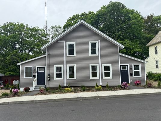 Exterior, Facade, Farmhouse