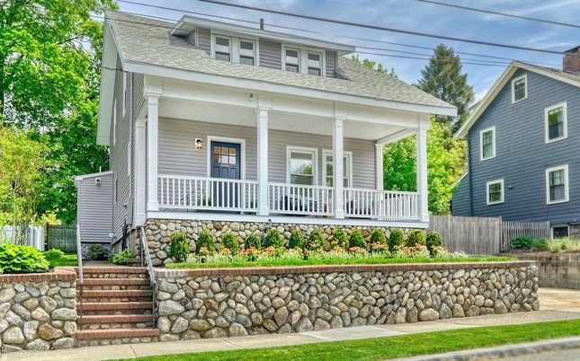 Exterior, Facade, American Foursquare