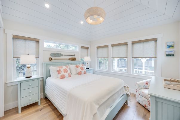 Bedroom, Interior, Pendant Lights, Recessed Lighting, Wood Texture Flooring