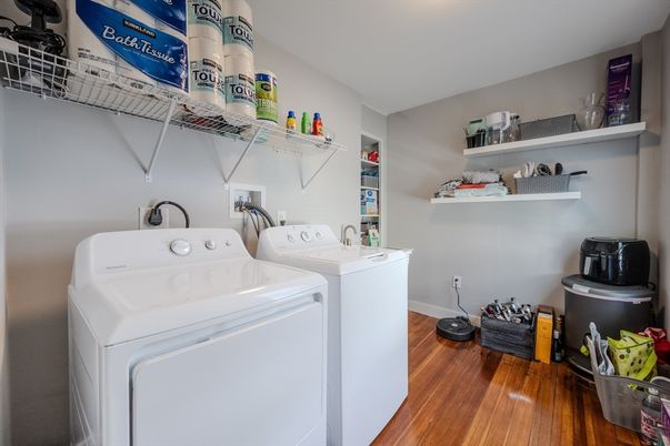 Interior, Washer, Wood Texture Flooring
