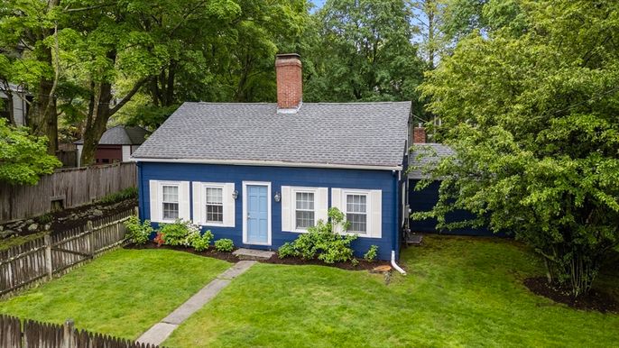 Backyard, Exterior, Facade, Cape Cod