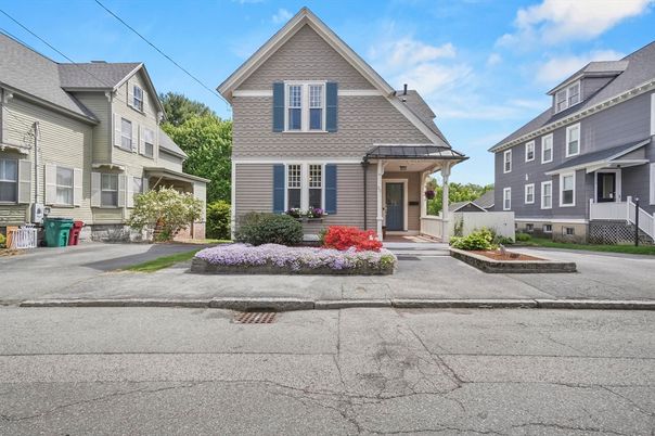 Exterior, Facade, Queen Anne Victorian