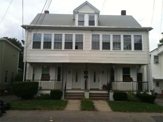 Exterior, Facade, American Foursquare