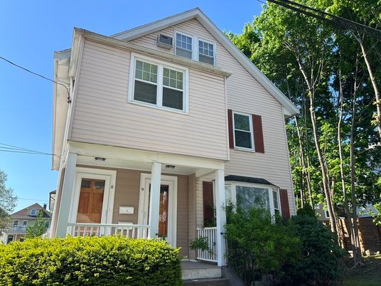 Exterior, Facade, Queen Anne Victorian