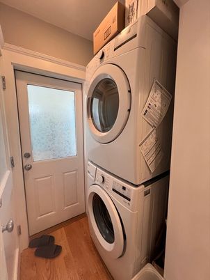 Interior, Utility Closets, Washer, Wood Texture Flooring