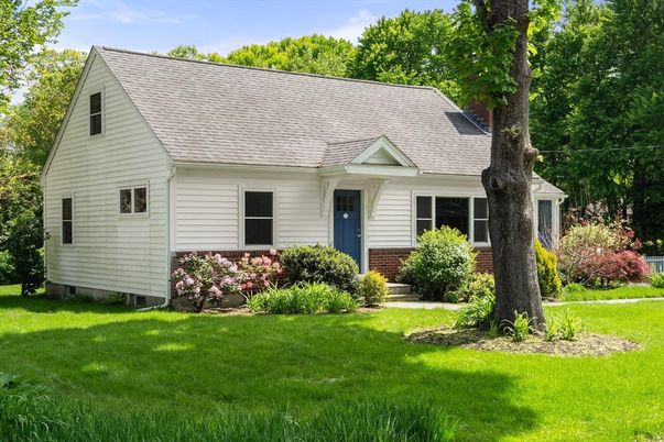 Exterior, Facade, Cape Cod