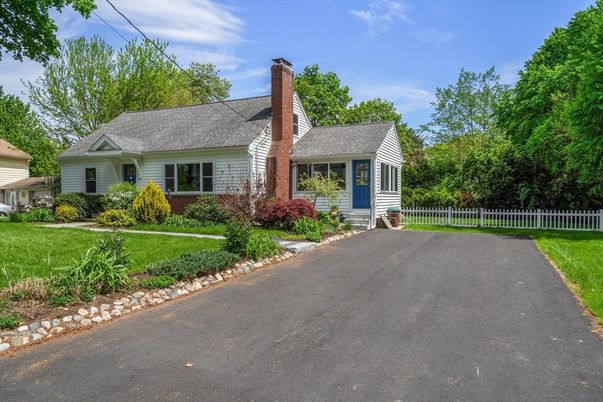 Exterior, Facade, Cape Cod