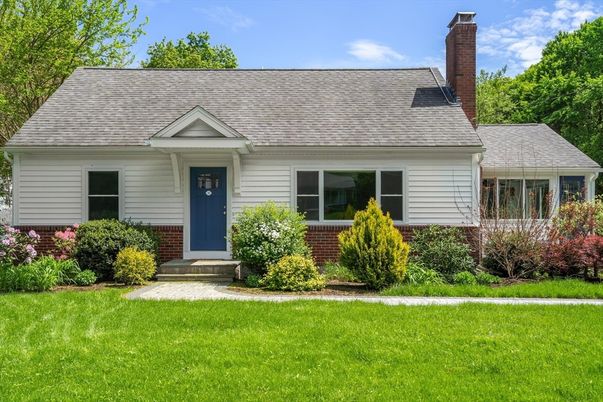 Exterior, Facade, Cape Cod