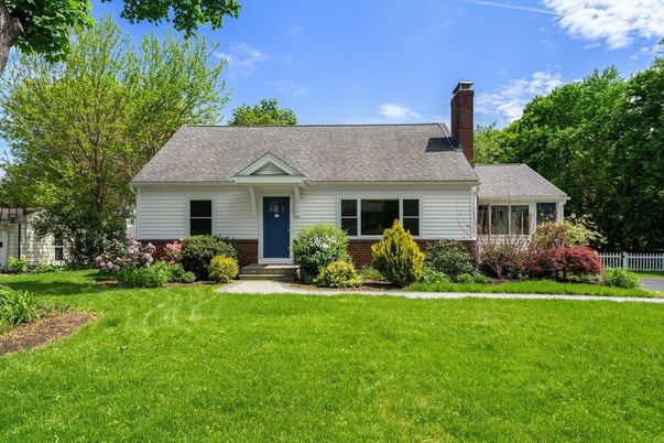 Exterior, Facade, Cape Cod