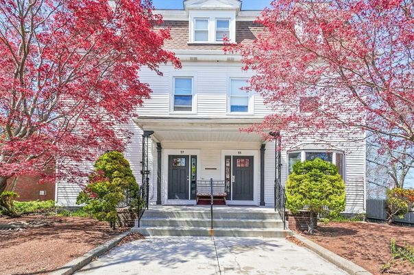 Exterior, Facade, American Foursquare