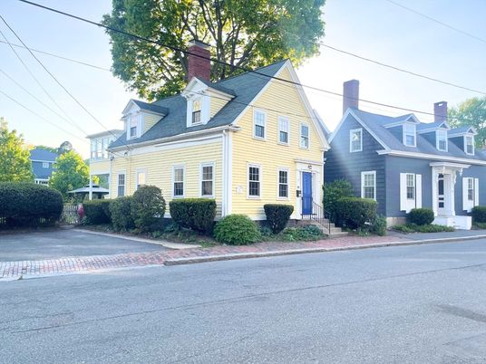 Exterior, Facade, Cape Cod