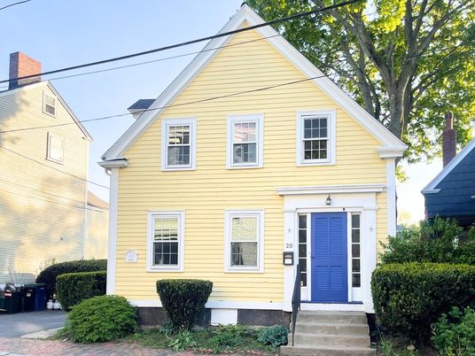 Exterior, Facade, Queen Anne Victorian