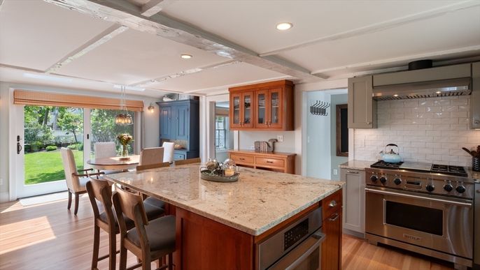 Dining room, Interior, Kitchen, Pendant Lights, Recessed Lighting, Stainless Steel Appliances, Wood Texture Flooring