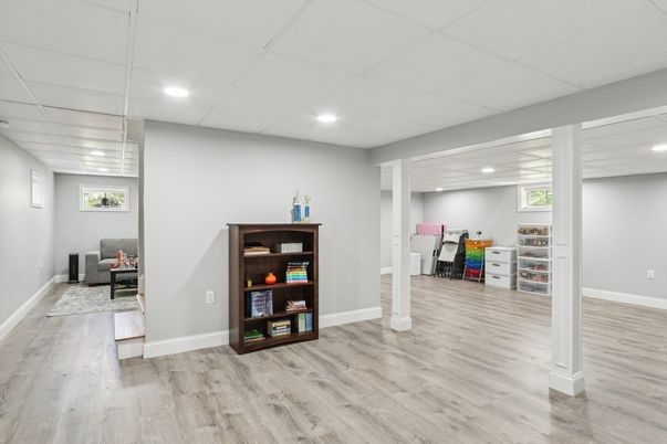 Interior, Recessed Lighting, Wood Texture Flooring