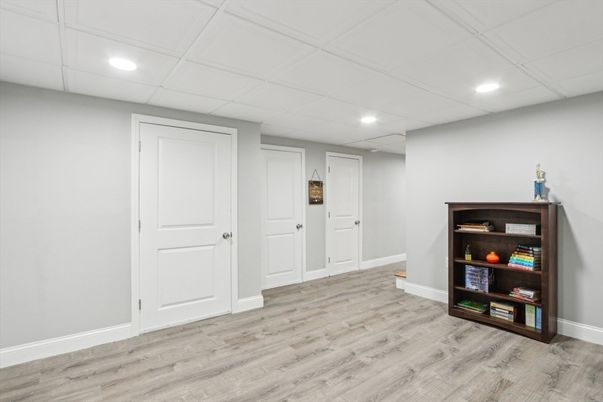Empty room, Interior, Recessed Lighting, Wood Texture Flooring