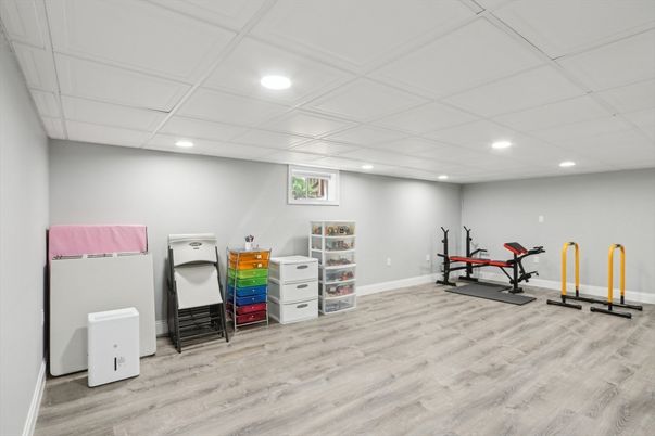 Fitness Equipment, Interior, Recessed Lighting, Wood Texture Flooring