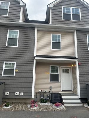Exterior, Facade, Rowhouse