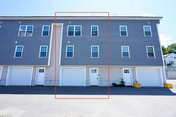 Attached, Exterior, Facade, Rowhouse