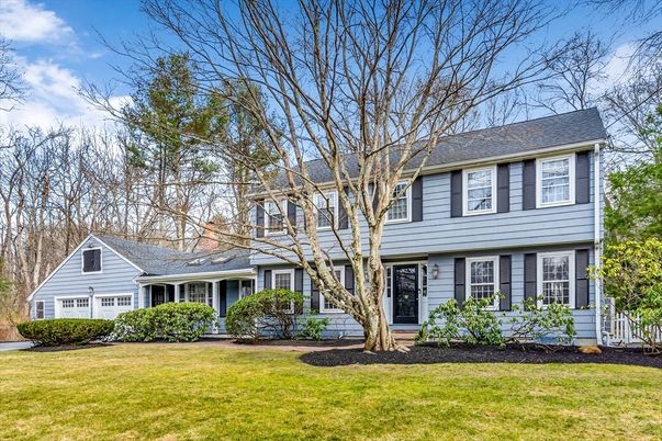 Backyard, Exterior, Facade, Split Level
