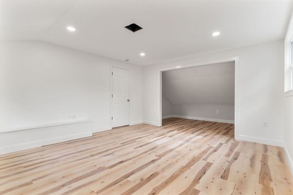 Empty room, Interior, Recessed Lighting, Wood Texture Flooring
