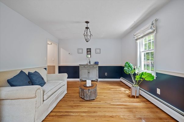 Interior, Pendant Lights, Wood Texture Flooring