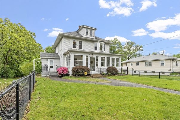 Backyard, Exterior, Facade, American Foursquare