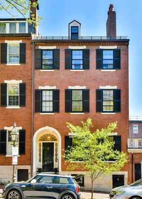 Exterior, Facade, Brick Facade, Rowhouse
