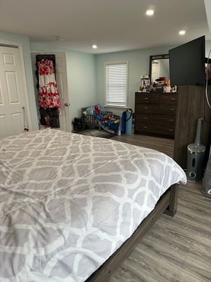 Bedroom, Interior, Recessed Lighting, Wood Texture Flooring