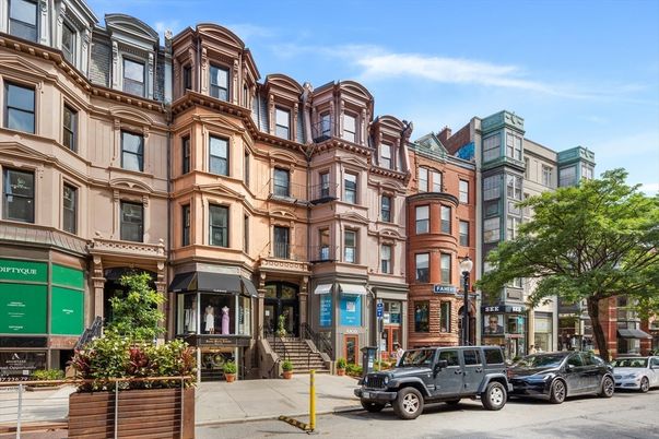 Exterior, Facade, Brownstone