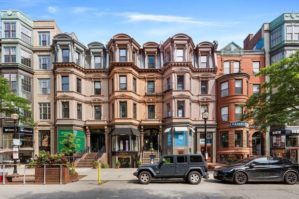 Exterior, Facade, Brownstone
