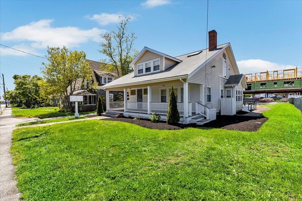 Backyard, Exterior, Facade, Cape Cod