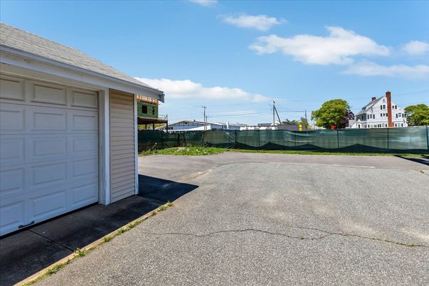Detached Garage, Exterior
