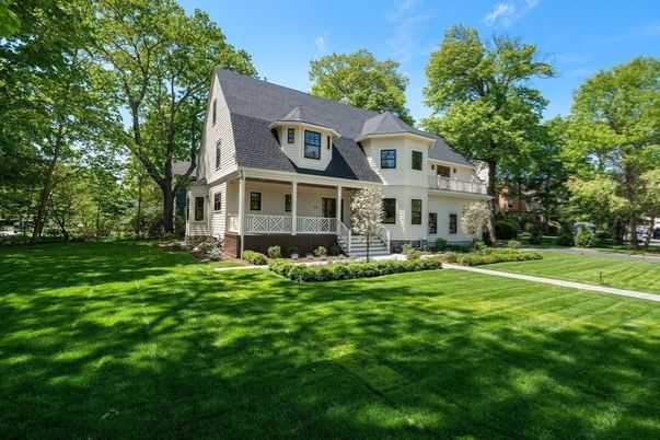 Backyard, Exterior, Facade, Queen Anne Victorian