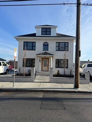 Exterior, Facade, Brick Facade, American Foursquare