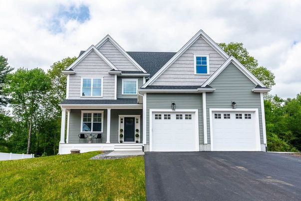 Attached, Exterior, Facade, Farmhouse