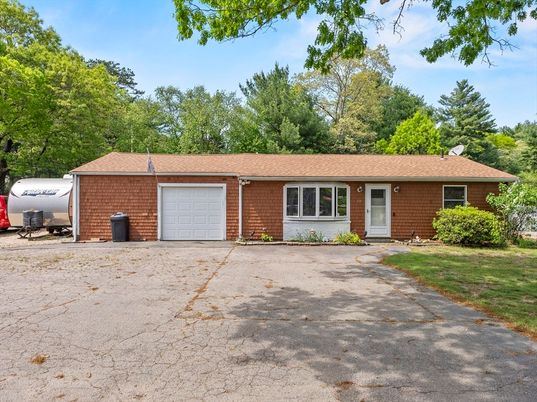 Attached, Exterior, Facade, Brick Facade, Ranch