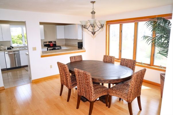 Chandelier, Dining room, Interior, Kitchen, Wood Texture Flooring