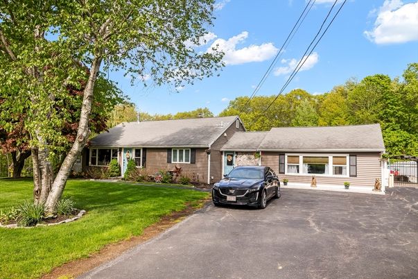 Exterior, Facade, Brick Facade, Cape Cod