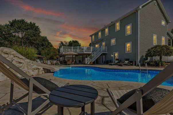 Exterior, Pool