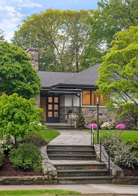 Exterior, Facade, Ranch