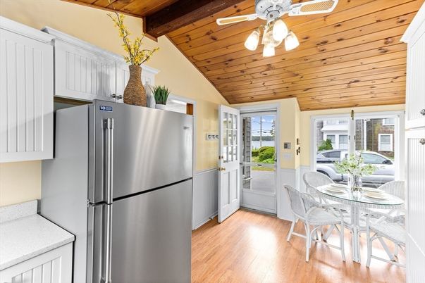 Dining room, Interior, Kitchen, Stainless Steel Appliances, Wooden Beams, Wooden Ceilings, Wood Texture Flooring