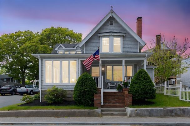 Exterior, Facade, Queen Anne Victorian