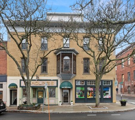 Exterior, Facade, Brick Facade, Rowhouse