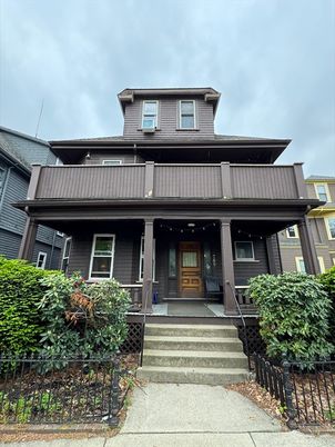 Exterior, Facade, American Foursquare
