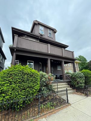 Exterior, Facade, American Foursquare