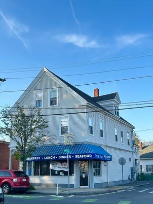 Exterior, Facade, Queen Anne Victorian